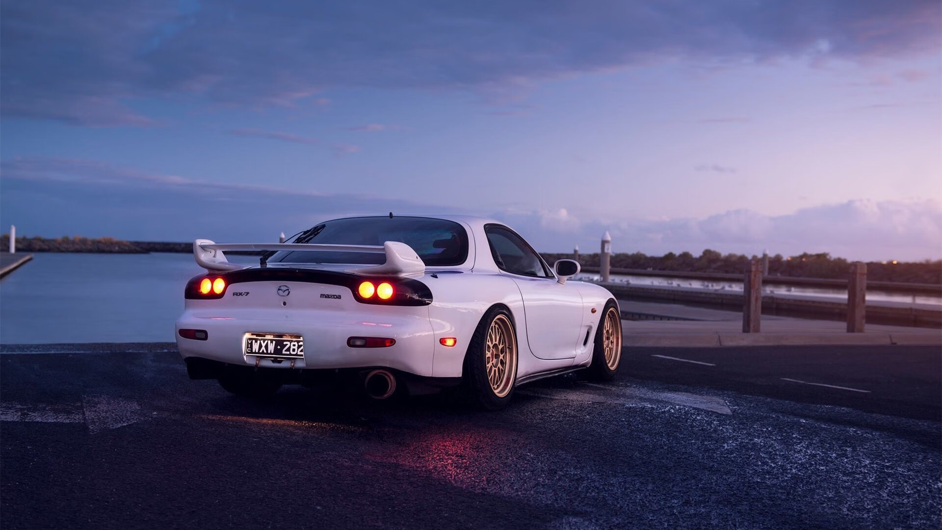 米兰体育-社交媒体关注年轻球员海外效力动态，海外球员过多