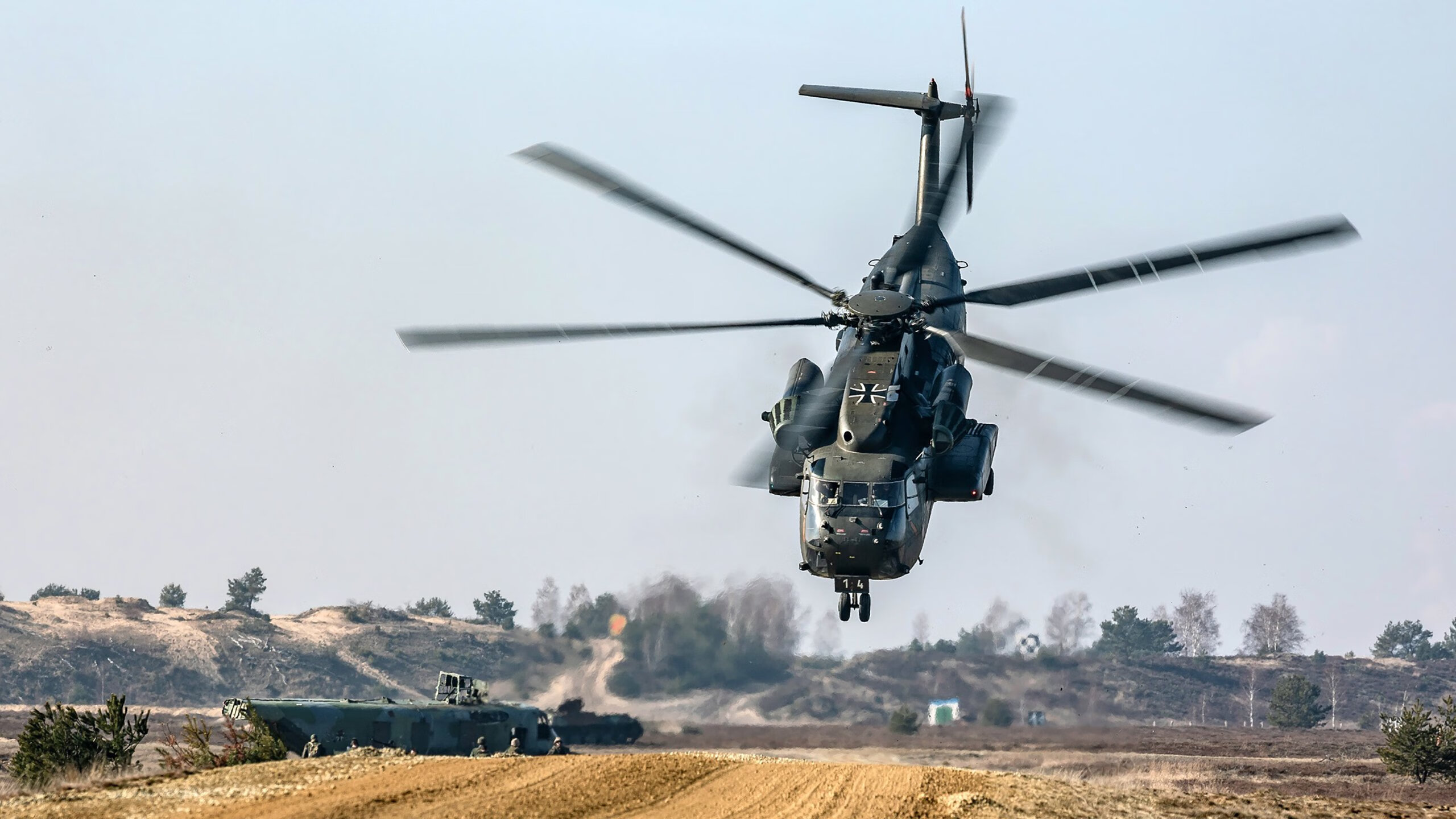 米兰体育APP-德克斯冲刺阶段技压群雄夺得佳绩，德克斯鞋子