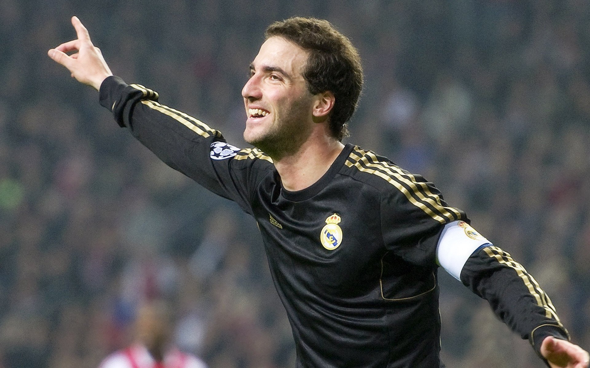 米兰体育APP-意甲冲突激烈：场上场下的精彩互动，意甲各队最新关系